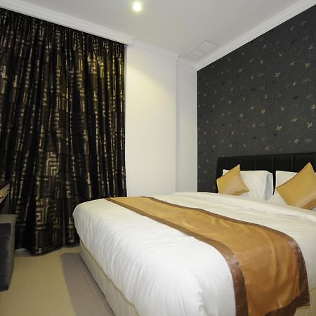 Al Muhanna Plaza Luxury Apartments Kuwait City Bagian luar foto