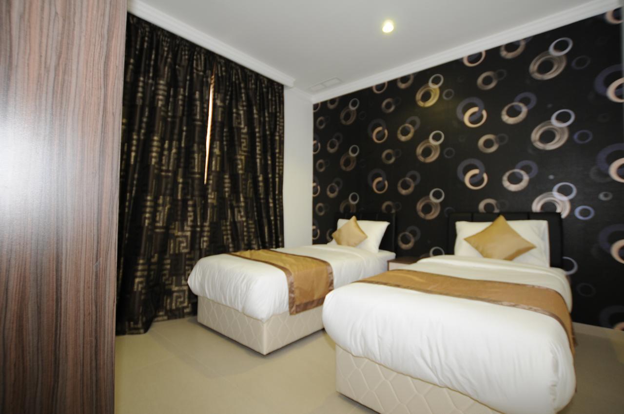 Al Muhanna Plaza Luxury Apartments Kuwait City Bagian luar foto