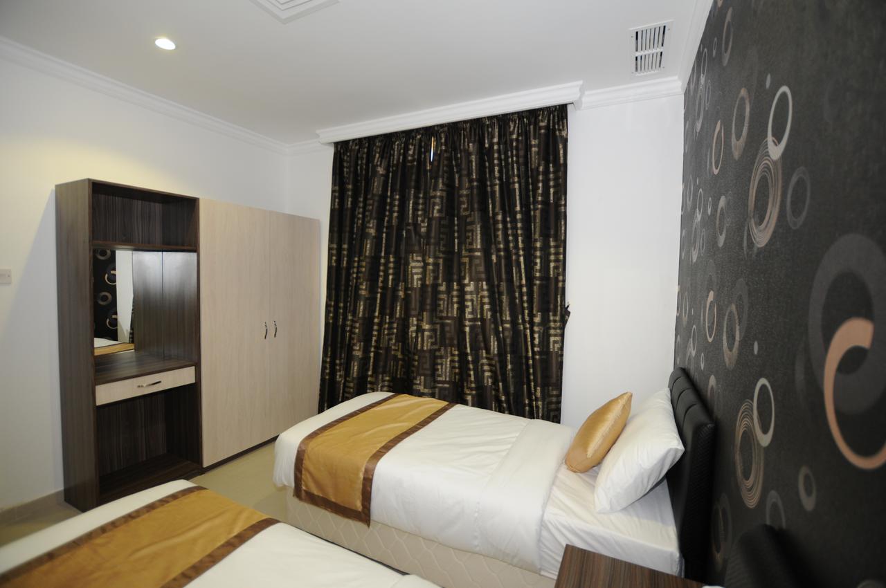 Al Muhanna Plaza Luxury Apartments Kuwait City Bagian luar foto