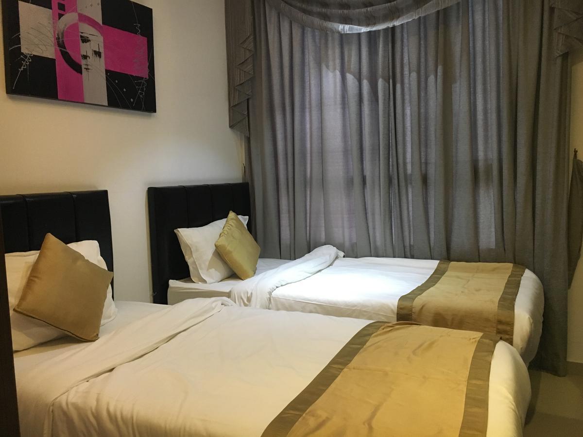 Al Muhanna Plaza Luxury Apartments Kuwait City Bagian luar foto